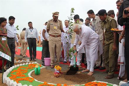 800px-Narendra_Modi_during_Van_Mahotsav_2.jpg