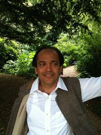 450px-Vikram_Seth,_in_Oxfordshire.jpg