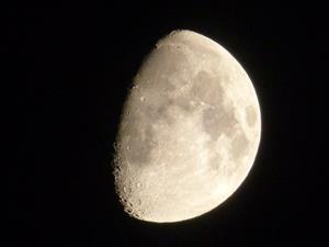 gibbous moon-826648_960_720.jpg