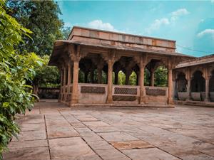Tansen's tomb.jpg