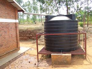 800px-Rainwater_harvesting_tank_(5981896147).jpg