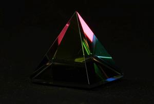glass-prism-3781924_960_720.jpg