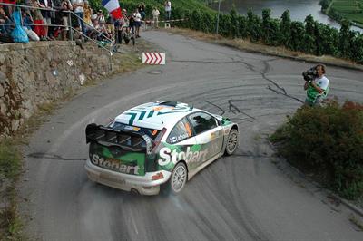 800px-Jari-Matti_Latvala_-_2007_Rallye_Deutschland.jpg
