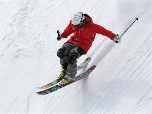skiing-498473_1920.jpg