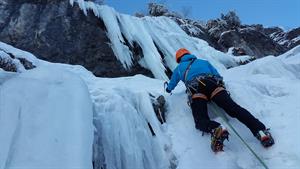 ice-climbing-3166077_1920.jpg