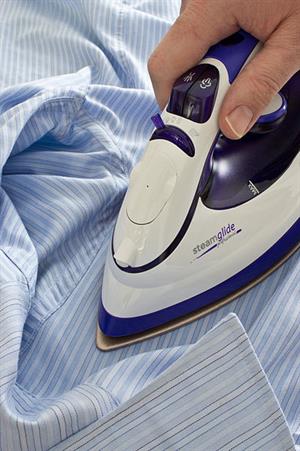 399px-Ironing_a_shirt.jpg