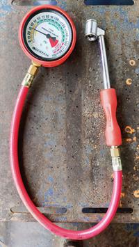 Tyre-pressure-gauge-183562-pixahive.jpg