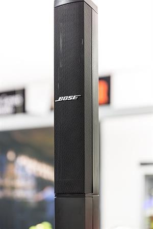 400px-Bose_speaker_(1Y7A1489).jpg
