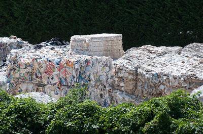 800px-Paper_recycling_in_Ponte_a_Serraglio.jpg
